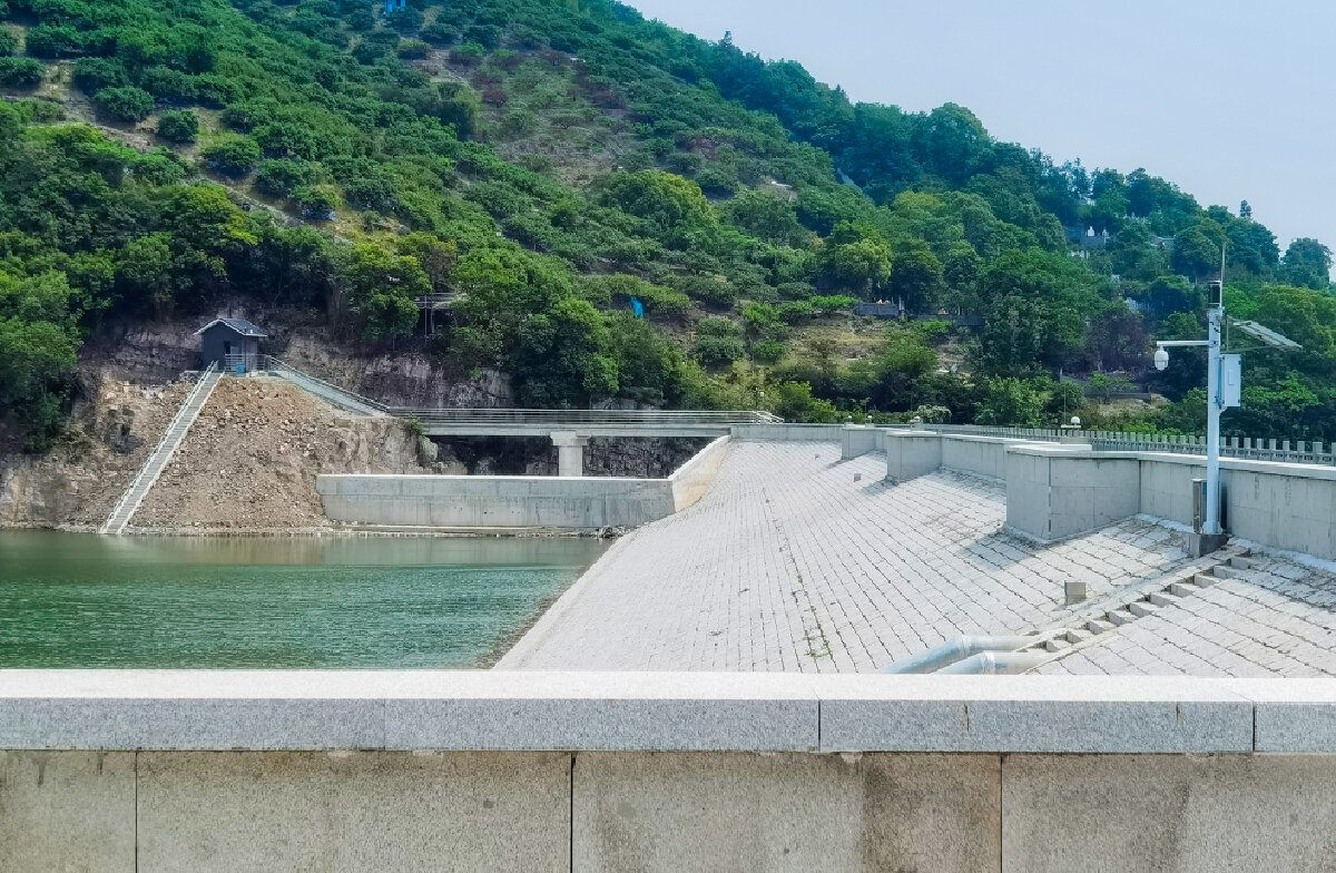 HAISHULOU's tweet photo. 🌊 "Aodaoli Reservoir Reborn: Jade-Green Jewel Guards Haishu’s Flood Defenses!"
🏞️ A 60-yr-old "water guardian" gets a tech-driven facelift—595,600m³ capacity, smart sensors, and eco-drilling. Now clears floods in 48hrs, safeguarding 600+ acres. 💧⚡ #SmartDams #FloodFortitude https://t.co/7K2ucReWYN