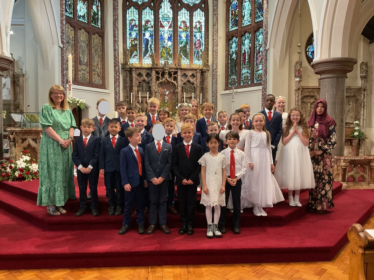 Congratulations to Mrs McDuff's class on making their First Holy Communion on Saturday ✝💒 ✝