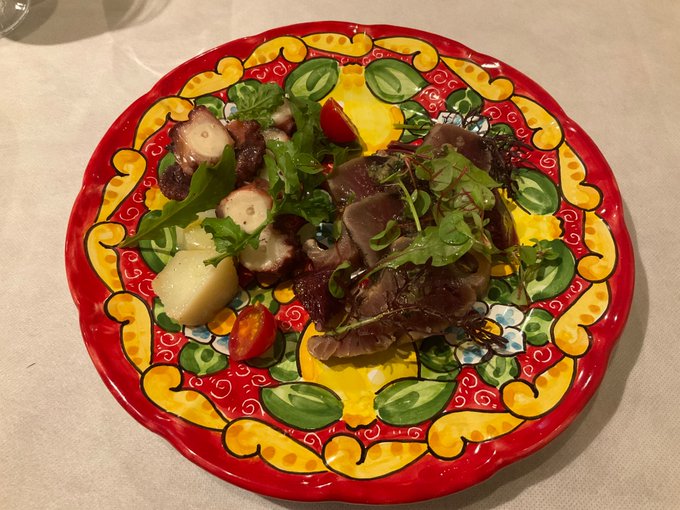 いつものお店で
一時停止違反を追うサイレンをBGMに
注文する前に一台、食べている間に一台
今日も馬鹿がよく引っかかっているぜwww 