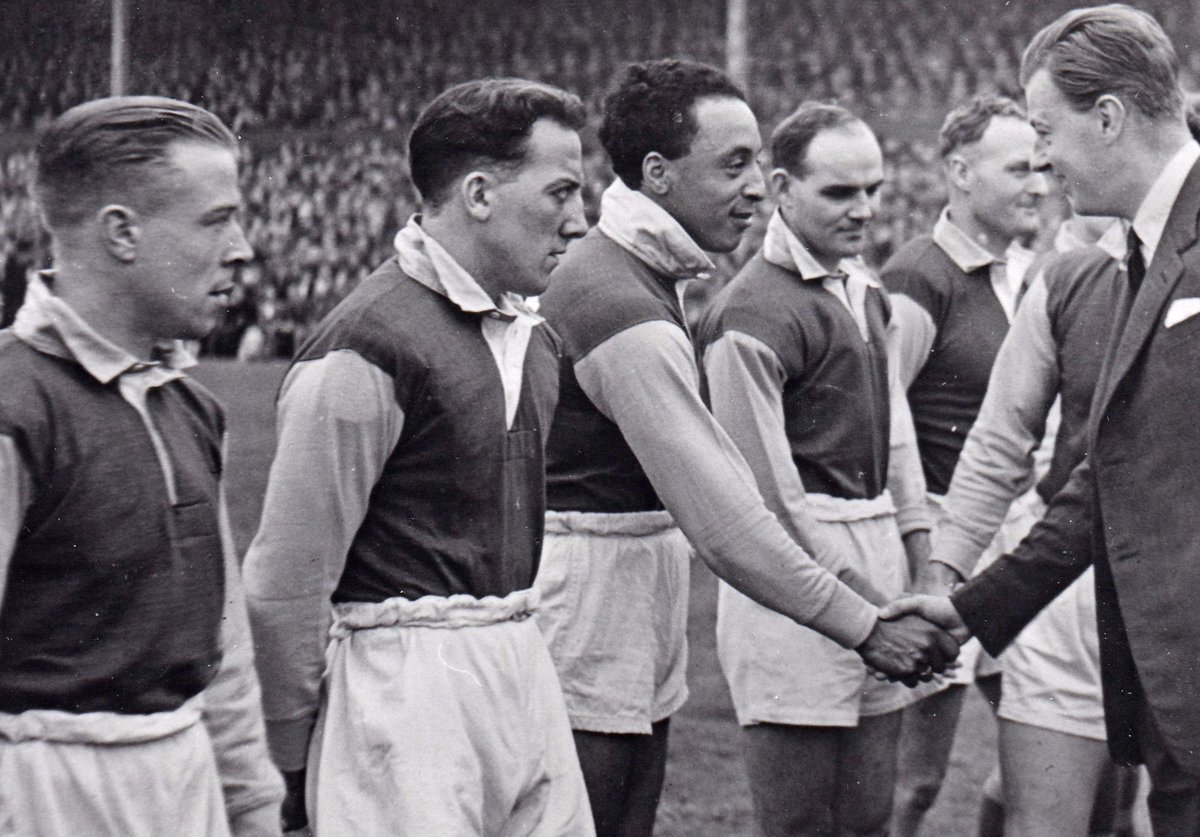 Tony Collins (@collinstony) on Twitter photo Roy Francis lines up for <a href="/WarringtonRLFC/">Warrington Wolves</a> in the 1949 #RugbyLeague Championship Final versus <a href="/Giantsrl/">Huddersfield Giants 🐮🔔</a> He scored a try in Wire's narrow 13-12 loss, the first of many one point margins in finals he would experience. Discover more in my new bio, out 5 June: bit.ly/3SjJsn9 Roy Francis lines up for <a href="/WarringtonRLFC/">Warrington Wolves</a> in the 1949 #RugbyLeague Championship Final versus <a href="/Giantsrl/">Huddersfield Giants 🐮🔔</a> He scored a try in Wire's narrow 13-12 loss, the first of many one point margins in finals he would experience. Discover more in my new bio, out 5 June: bit.ly/3SjJsn9