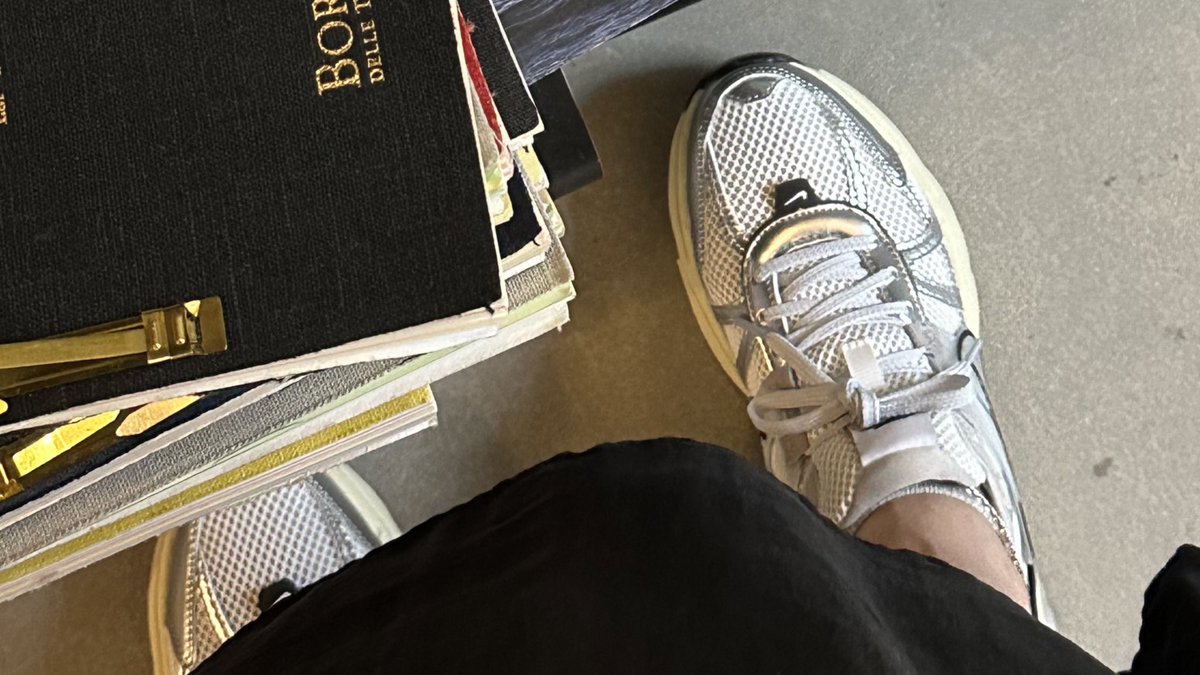 tamjaichunbkk's tweet photo. ถ้าไม่ใช่ nb 530 เราขอแนะนำ 4 คู่นี้ ใส่ไปเที่ยวตปทต ตจว เดินทั้งวันมาแล้ว
- nike zoom vomero 5
- mustardsneakers 
- nike V2K
- nb 2002r https://t.co/rdA0RwvI6i