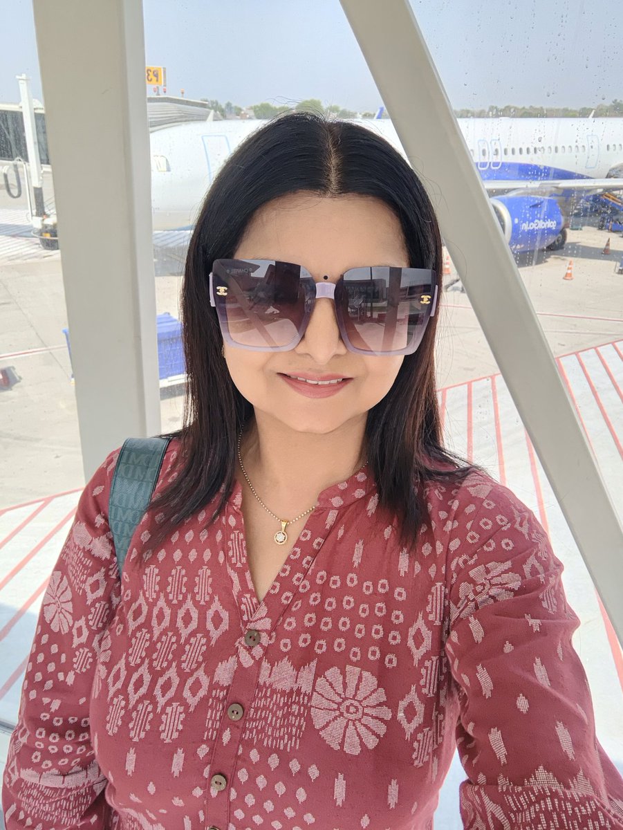 triptishakya's tweet image. #OffToMumbai✈️
#traveldiaries❤️
#newprojects #newsongs
#StayTuned👍👍