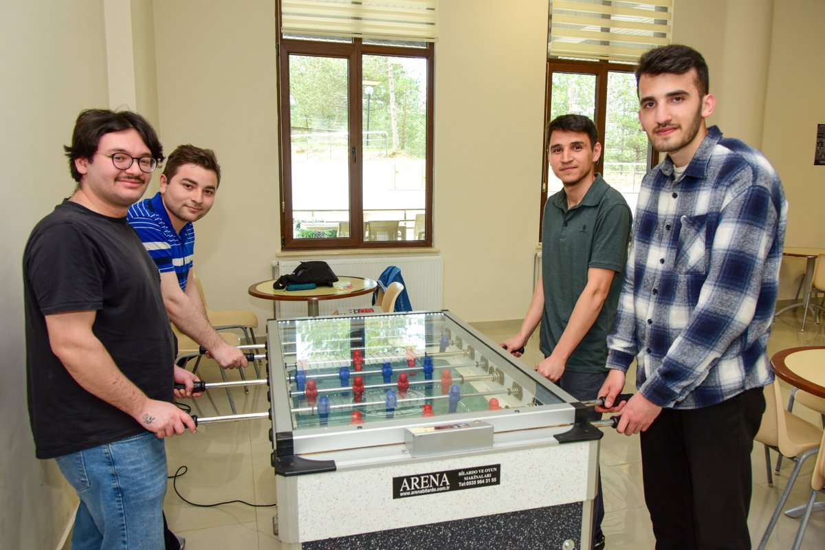 Ders molasında kampüs keyfi: Güneş, bol kahkaha ve eğlenceli aktiviteler ☀️😄🎯

#KastamonuÜniversitesi