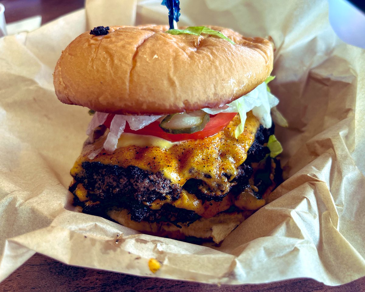 復活した🔥

久しぶりに友達と通話したりゲームしたりして自分の気持ちを言葉にして整理できて心も落ち着いてきて、落ち着いた心でしっかり考えて自分なりの解決策を見つけた気がする。

ありがとうRyuさん
ありがとうめぷちゃん

あ、写真はちょっと前に食べたあほみたいなサイズのハンバーガー🍔🔥