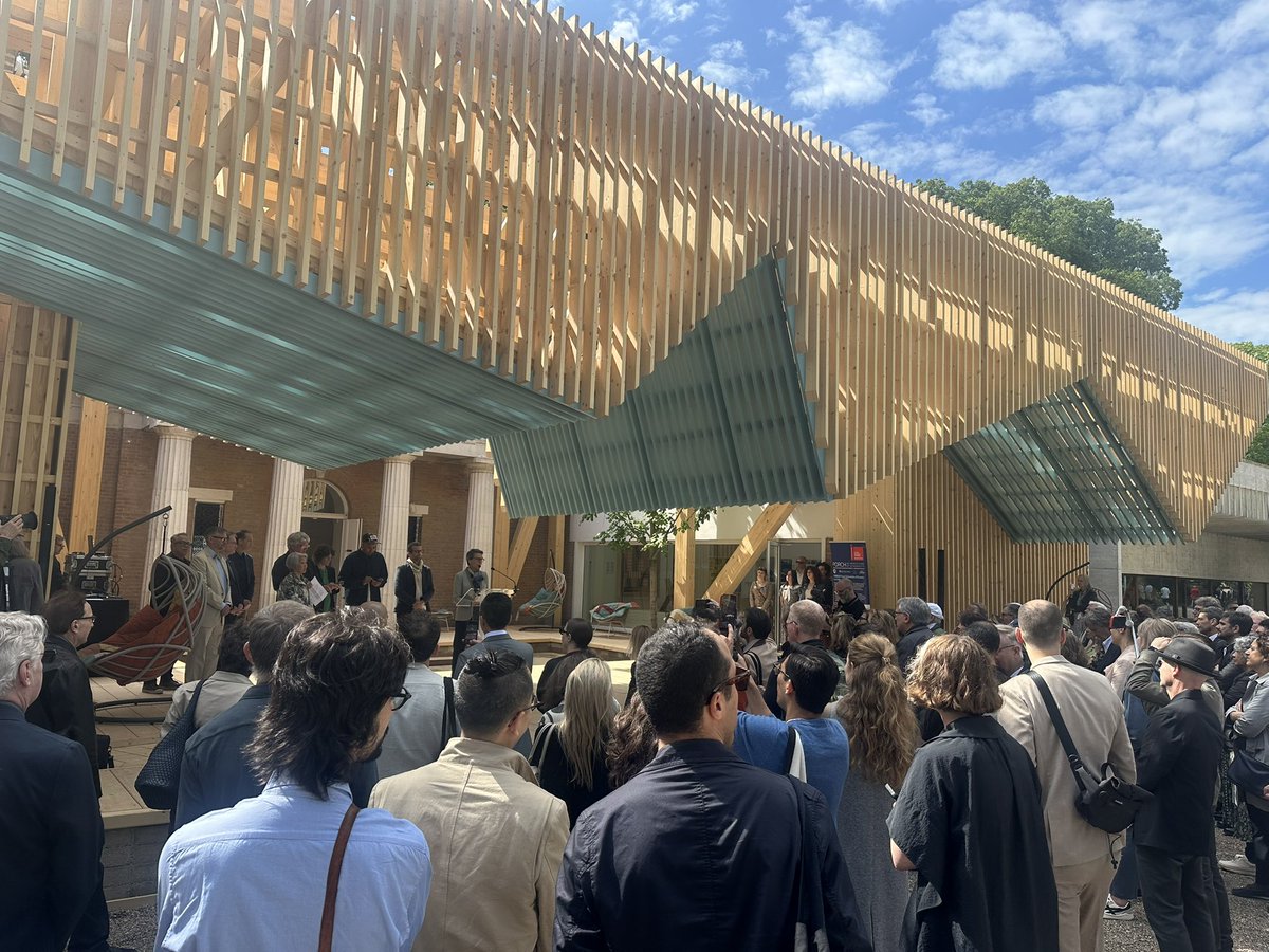 Peggy Guggenheim Collection (@guggenheimpgc) on Twitter photo ✨
Conferenza stampa della mostra "PORCH: an Architecture of Generosity" al Padiglione degli Stati Uniti in occasione della 19.
<a href="/la_Biennale/">La Biennale di Venezia</a> Architettura a Venezia
Fino al 23 novembre 2025.
#BiennaleArchitettura2025
<a href="/USConsMilan/">US Consulate Milan</a> ✨
Conferenza stampa della mostra "PORCH: an Architecture of Generosity" al Padiglione degli Stati Uniti in occasione della 19.
<a href="/la_Biennale/">La Biennale di Venezia</a> Architettura a Venezia
Fino al 23 novembre 2025.
#BiennaleArchitettura2025
<a href="/USConsMilan/">US Consulate Milan</a>