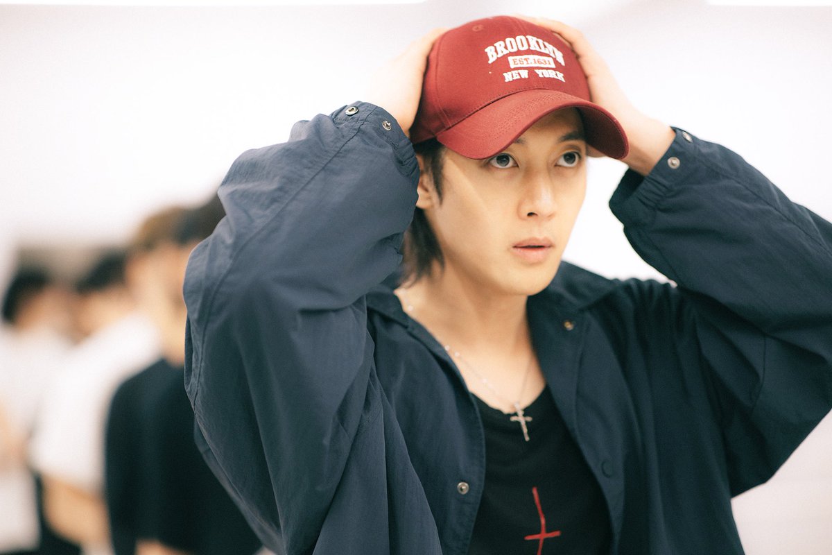 데뷔 20주년을 기념해서 FIVE O ONE이 모였습니다. 15년 만의 합동 리허설... 힘들긴 하지만 추억이 새록새록 나면서 까먹었던 안무도 새록새록 기억나네요. 오랜 시간을 기다려 주신 팬분들께 소중한 추억을 만들어 드리기 위해 열심히 준비 중입니다. 7월까지 이 대장정을 준비하려면 힘들겠지만...