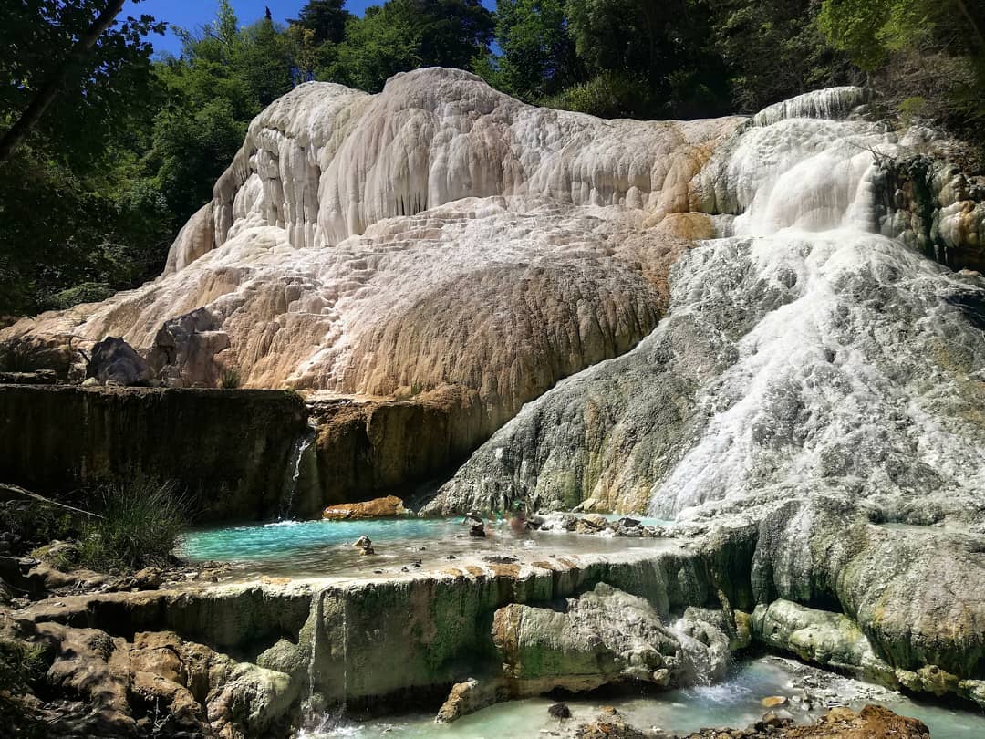 A #BagniSanFilippo, natura e relax ti aspettano tra boschi e colline. Una pausa rigenerante lungo la #FrancigenaToscana.
👉 bit.ly/Bagni-San-Fili…
📸 IG usalavaligia [bit.ly/3SahU3r]
🖇️<a href="/ViaFrancigenaEU/">Via Francigena AEVF</a>