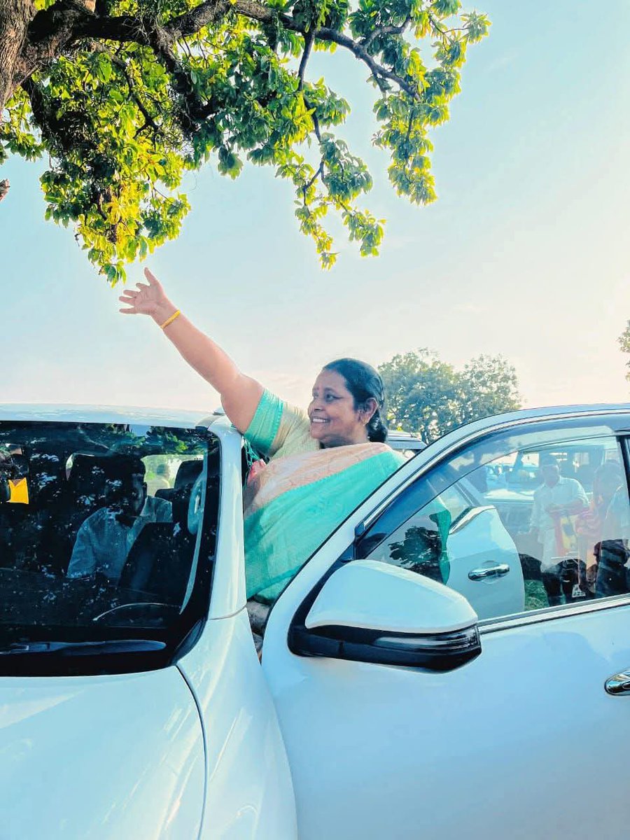 झारखंड सरकार द्वारा माननीय पूर्व मंत्री आदरणीय श्रीमती बेबी देवी जी को झारखंड राज्य बाल अधिकार संरक्षण आयोग के अध्यक्ष नियुक्त किए जाने पर हार्दिक बधाई एवं शुभकामनाएं!

माननीय मुख्यमंत्री श्री <a href="/HemantSorenJMM/">Hemant Soren</a> जी को धन्यवाद एवं आभार।
जोहार 🙏

<a href="/bebidevi_mla/">Bebi Devi</a>
<a href="/JmmJharkhand/">Jharkhand Mukti Morcha</a>