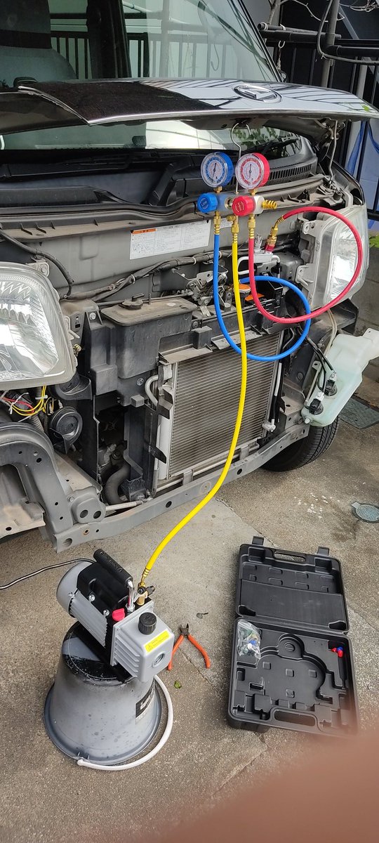 pannecoV0326's tweet image. もういい加減ウンザリなので　
高圧側の配管交換しました。 ガス200gとデンゲンのコンプレッサーオイルとコンプブースト添加
#ダイハツ持病 #S320 #S321 #カーエアコン #真空引き