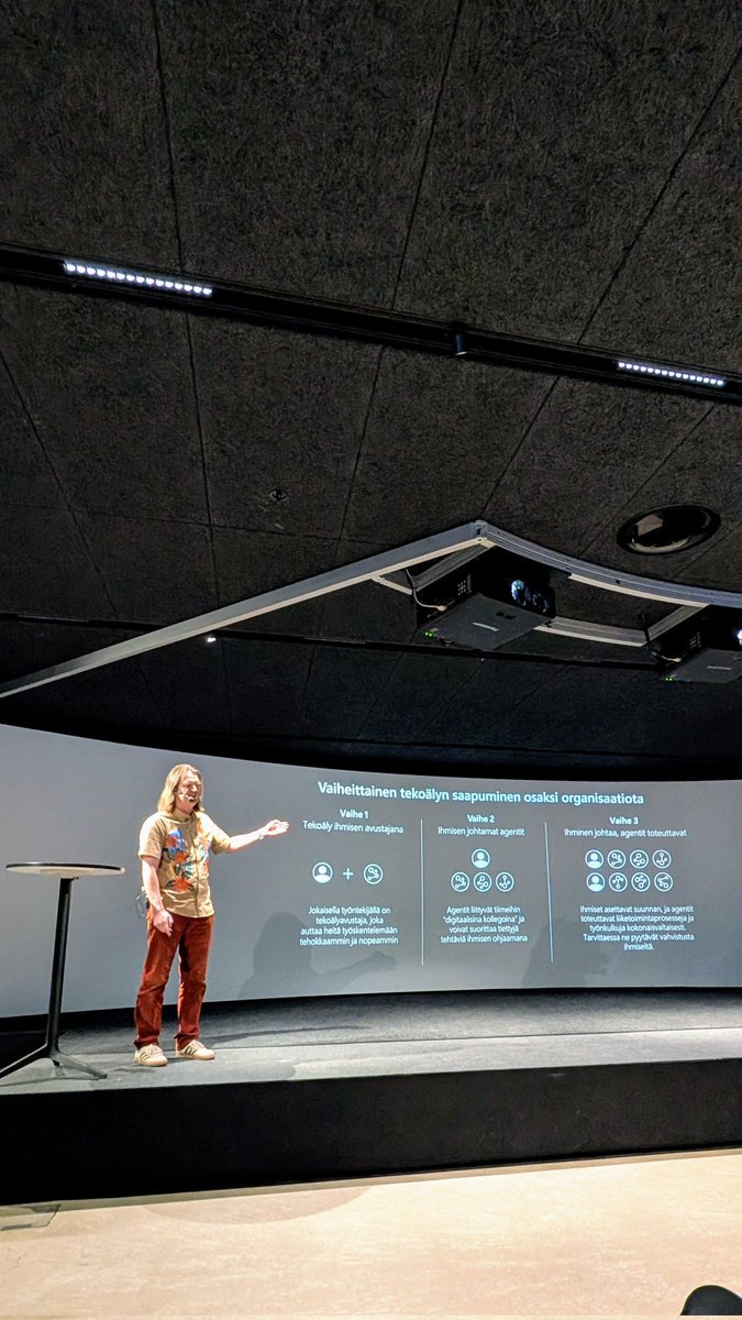janpoy's tweet photo. Microsoftin Copilot-evankelisti, teknologiajohtaja Vesku Paananen sai vakuutettua, että Copilot kannattaa ottaa iloksi omassa ja organisaation duunissa. #LouneaICTVerkosto https://t.co/ERmjpiiZny