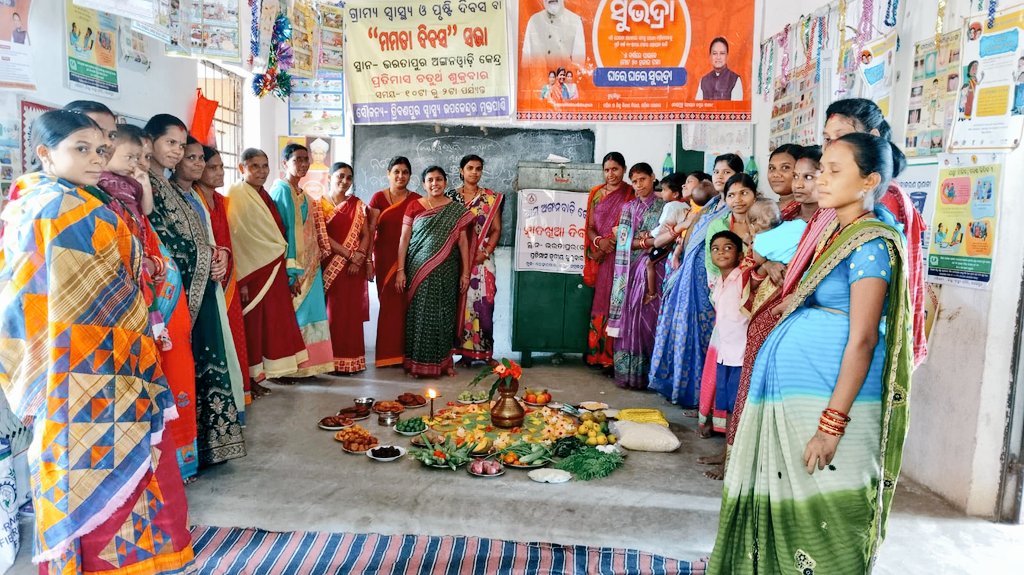 WCDOdisha's tweet image. Community events boost awareness and practices for better nutrition. #SadaKhia &amp;amp; #AnnaprashanDiwas are being celebrated at AWCs in Sambalpur to promote nutrition during pregnancy and proper #ComplementaryFeeding at 6 months. 

#OdishaCares
@MinistryWCD @PoshanAbhiyaan
@IPR_Odisha