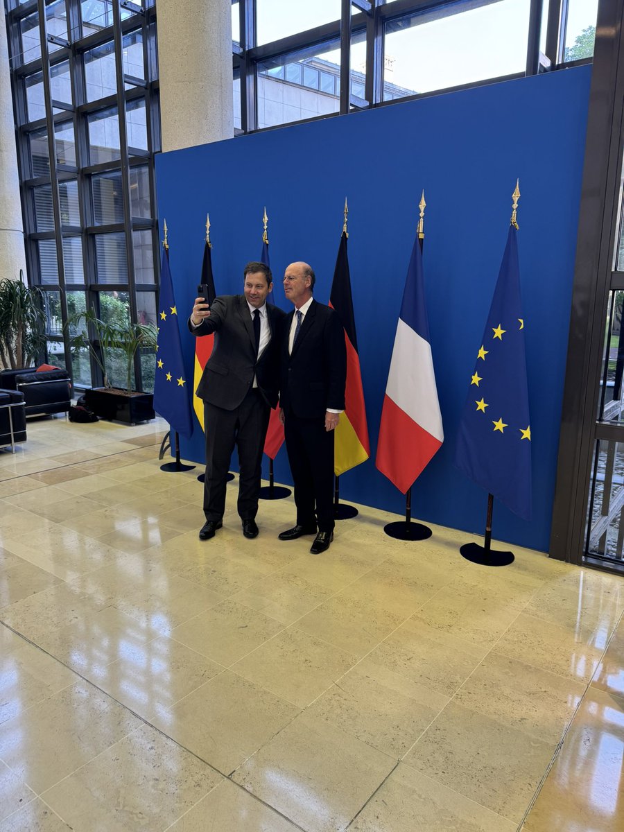 Ambassadeur Stephan Steinlein (@ambdeenfr) on Twitter photo Bienvenu au nouveau ministre 🇩🇪 des finances @LarsKlingbeil à Paris. Son premier voyage officiel à l'étranger le conduit à Paris pour un échange avec son homologue 🇨🇵<a href="/Eric_R_Lombard/">Eric Lombard</a>. L’ensemble du nouveau gouvernement fédéral est uni pour un agenda 🇩🇪🇫🇷 ambitieux et une 🇪🇺 forte. Bienvenu au nouveau ministre 🇩🇪 des finances @LarsKlingbeil à Paris. Son premier voyage officiel à l'étranger le conduit à Paris pour un échange avec son homologue 🇨🇵<a href="/Eric_R_Lombard/">Eric Lombard</a>. L’ensemble du nouveau gouvernement fédéral est uni pour un agenda 🇩🇪🇫🇷 ambitieux et une 🇪🇺 forte.
