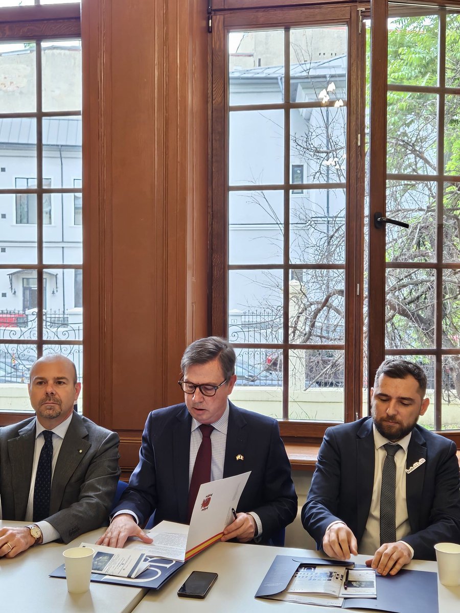 Italy in Romania (@italyinromania) on Twitter photo On #EuropeDay 🇪🇺, Amb. <a href="/_AlfredoDurante/">Alfredo Durante Mangoni</a> joins the debate hosted by President Ilie <a href="/Bolojan/">Ilie Bolojan</a> at #Cotroceni, highlighting #Romania’s EU journey under the motto #Împreună -Together.
👥Later, at <a href="/UNIBUC/">UNIBUC</a>, he meets students to discuss EU #integration & #diplomacy.
Viva l’#Europa! 🇪🇺 On #EuropeDay 🇪🇺, Amb. <a href="/_AlfredoDurante/">Alfredo Durante Mangoni</a> joins the debate hosted by President Ilie <a href="/Bolojan/">Ilie Bolojan</a> at #Cotroceni, highlighting #Romania’s EU journey under the motto #Împreună -Together.
👥Later, at <a href="/UNIBUC/">UNIBUC</a>, he meets students to discuss EU #integration & #diplomacy.
Viva l’#Europa! 🇪🇺
