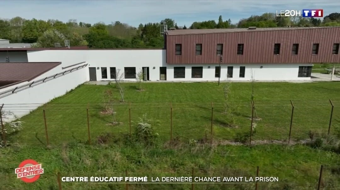 ▶ « Centre éducatif fermé : la dernière chance avant la prison » 
Une équipe de TF1 a tourné en immersion au centre éducatif fermé (CEF) de Bergerac, dans un reportage diffusé au JT de 20h le 26 avril.
Atelier de citoyenneté, activités sportives, lien avec les familles,