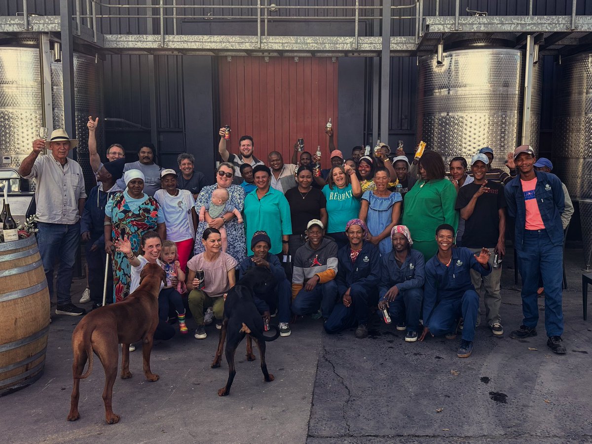 Last week we celebrated our 25th Vintage Harvest / Oes with a lekker braai in the cellar. The whole farm was invited and we were VERY relieved to find that there was at least some wine still left in the cellar afterwards😅 

#OesBraai2025 #Iona #WinesOfBrocha #DrinkTheCellarDry