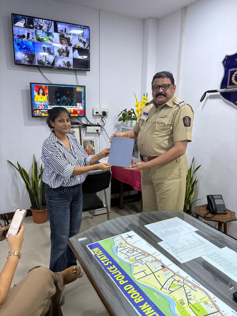 बांगुर नगर पोलीस ठाणे गु.र.क्र 217/25 u/s 303(2) BNS या गुन्ह्यातील फिर्यादींचा चोरीस गेलेला Apple कंपनीचा आयपॅडचा
दोन तासात शोध घेऊन फिर्यादी यांना परत केला. वपोनि अनिल ठाकरे यांचे मार्गदर्शनाखाली API Vivek Tambe, PSI पियुष टारे, ASI Karpe &amp; HC kadam यांनी सदरची कामगिरी बजावली.