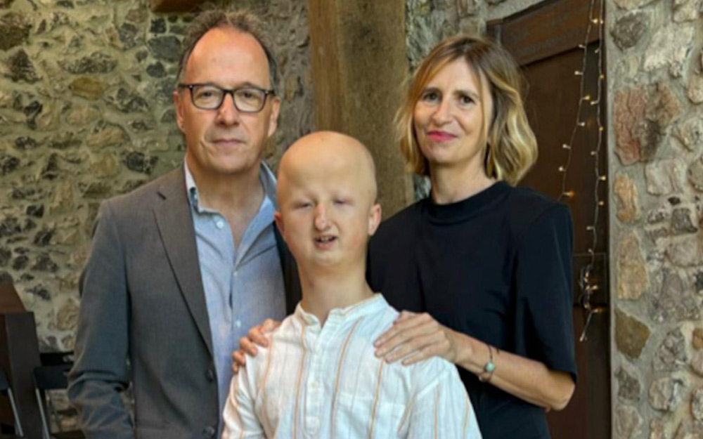 Jakes Txapartegik, Iñaki Salvadorrek eta Esther Barandiaranek kontzertu berezia eskainiko dute bihar Itsas Etxean. 'Piano baten inguruan batzen gaituena' izenburupean, musika eta kontakizuna uztartuko dituzte, batzen dituena azaleraziz.  #Hondarribia bidasoa.hitza.eus/2025/05/09/pia…