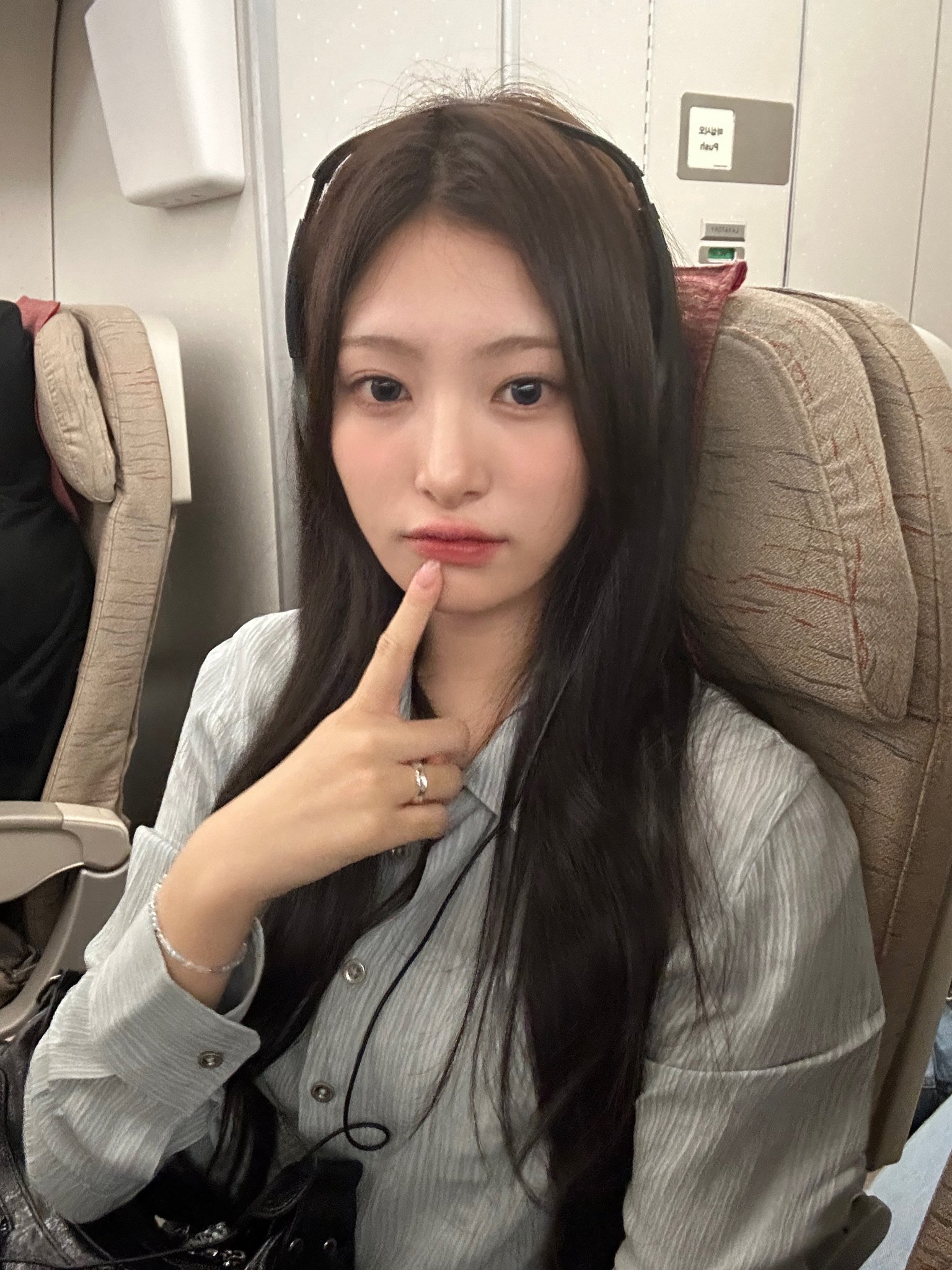 데뷔 후 첫 케이콘 간 5세대 비주얼 여돌 출국 모먼트 | 인스티즈