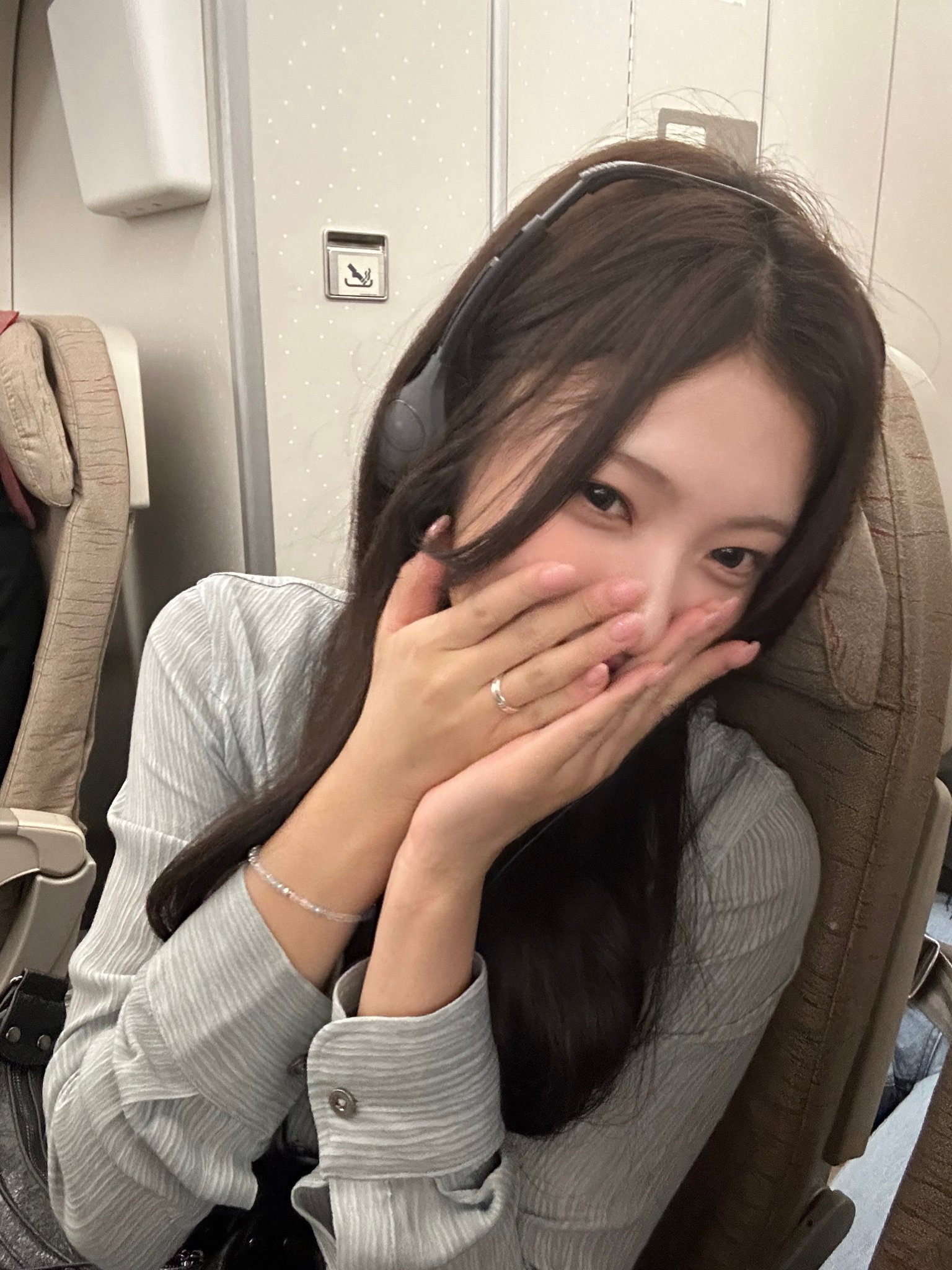 데뷔 후 첫 케이콘 간 5세대 비주얼 여돌 출국 모먼트 | 인스티즈