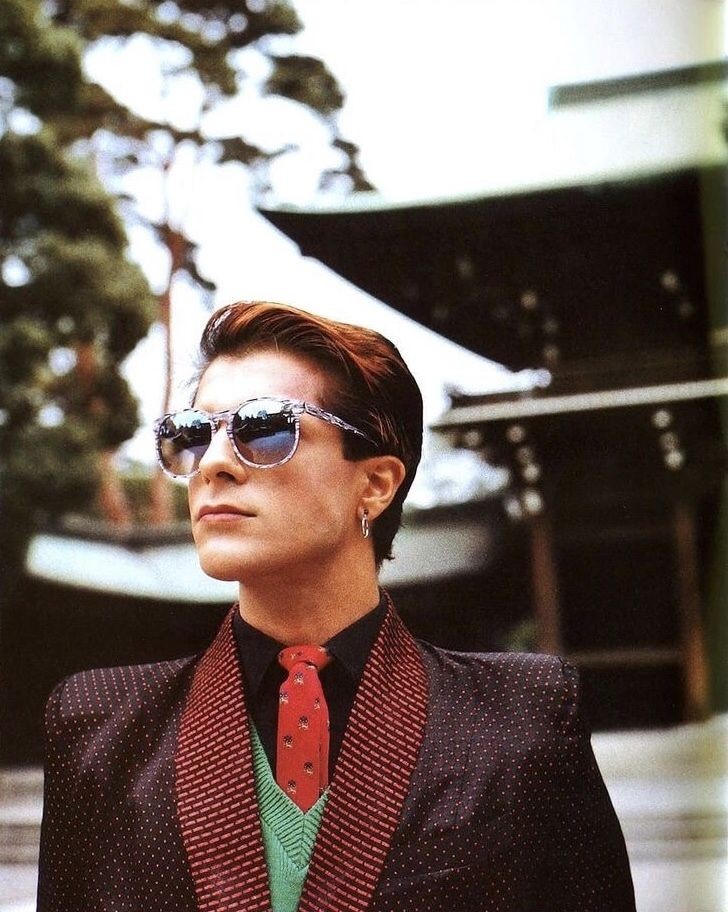 Davisyl33's tweet image. Mick standing in front of the Minami-shinmon Gate at Meiji Jingu Shrine.