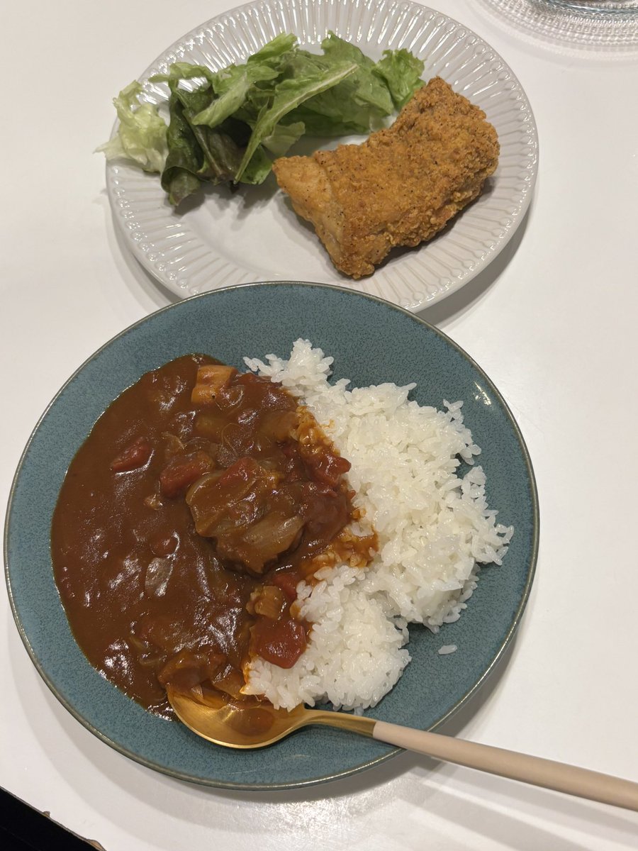 obakeusako's tweet photo. ホットクックにぽいぽい放り込んで牛スネ肉でハヤシライス

玉ねぎ1.5個　エリンギ2個　トマト缶　トマト缶に半分くらいの水　コンソメ小さじ2くらい　砂糖小さじ2くらい　バター15グラム
ハヤシライスのルウ(デミグラス系)を1/2箱

無水カレーコースで！
肉が少なめなのでロピアのチキンさっくり温め https://t.co/6RjmwAEPnD