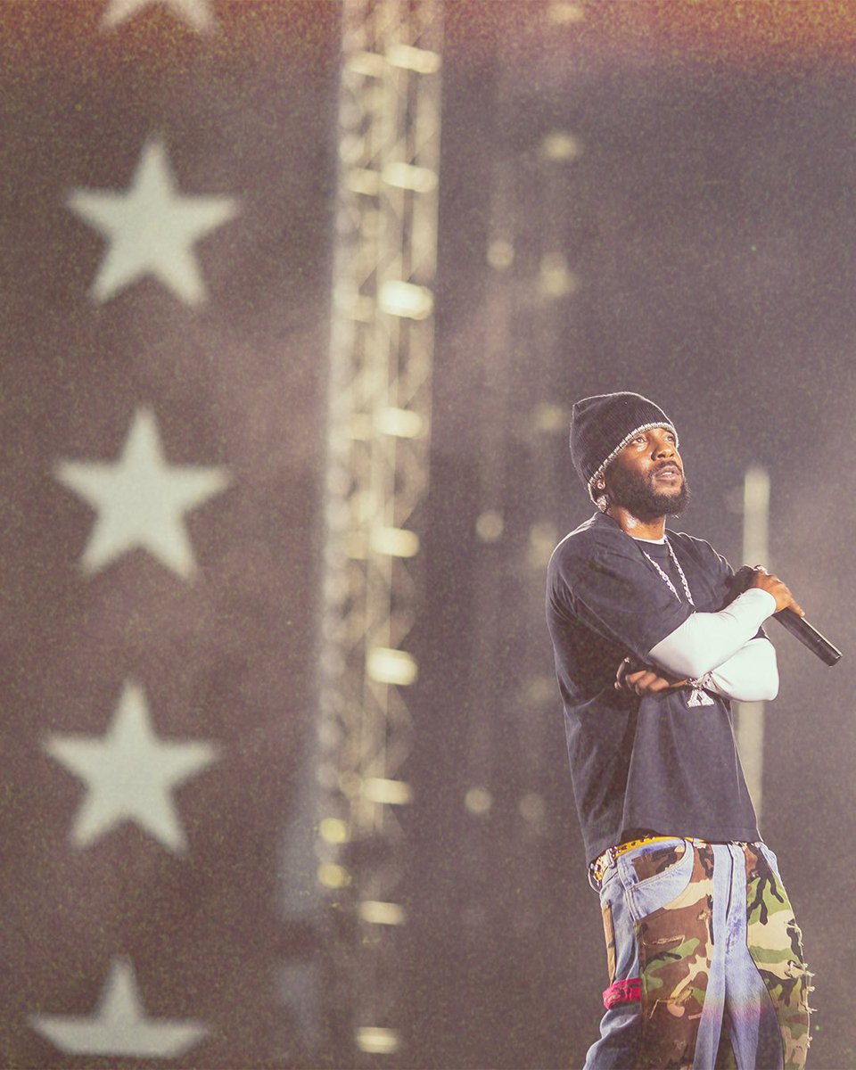 whoismikeee's tweet photo. KENDRICK LAMAR 
NIGHT ONE
METLIFE STADIUM 
#GrandNationalTour https://t.co/YOGcptqrxM