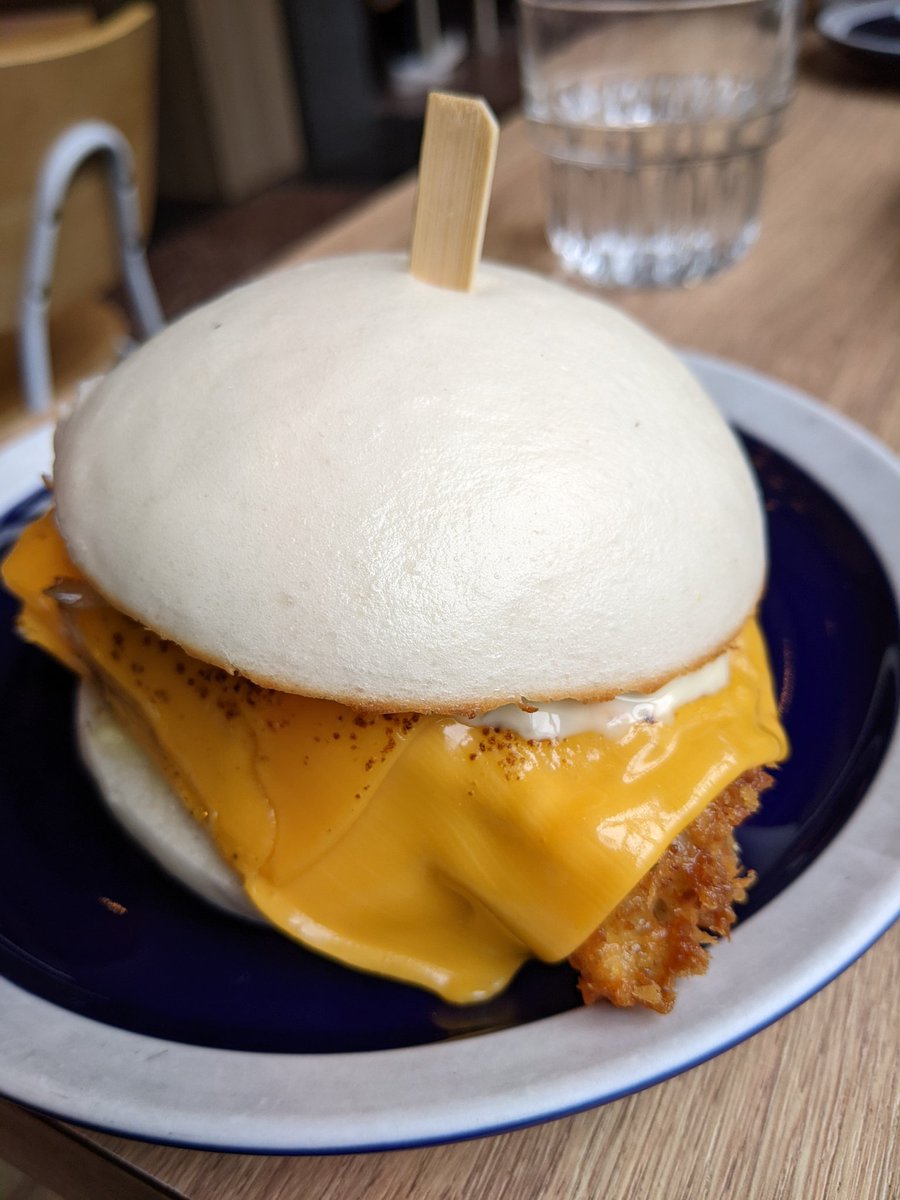 BlueHeartsUWS's tweet photo. Last weekend lunch at #LittleBao #HongKong. Fusion Caesar salad w/ #Furikake &amp; #Mentsuyu type of dressing was interesting.  &amp; Filet o Fish Bao style!

先週末ランチを #香港 の #小包 で。
ふりかけと麺つゆ系ドレッシングのシーザーサラダは面白い。中華パン包んだフィレ・オ・フィッシュ https://t.co/hdpqN22da3