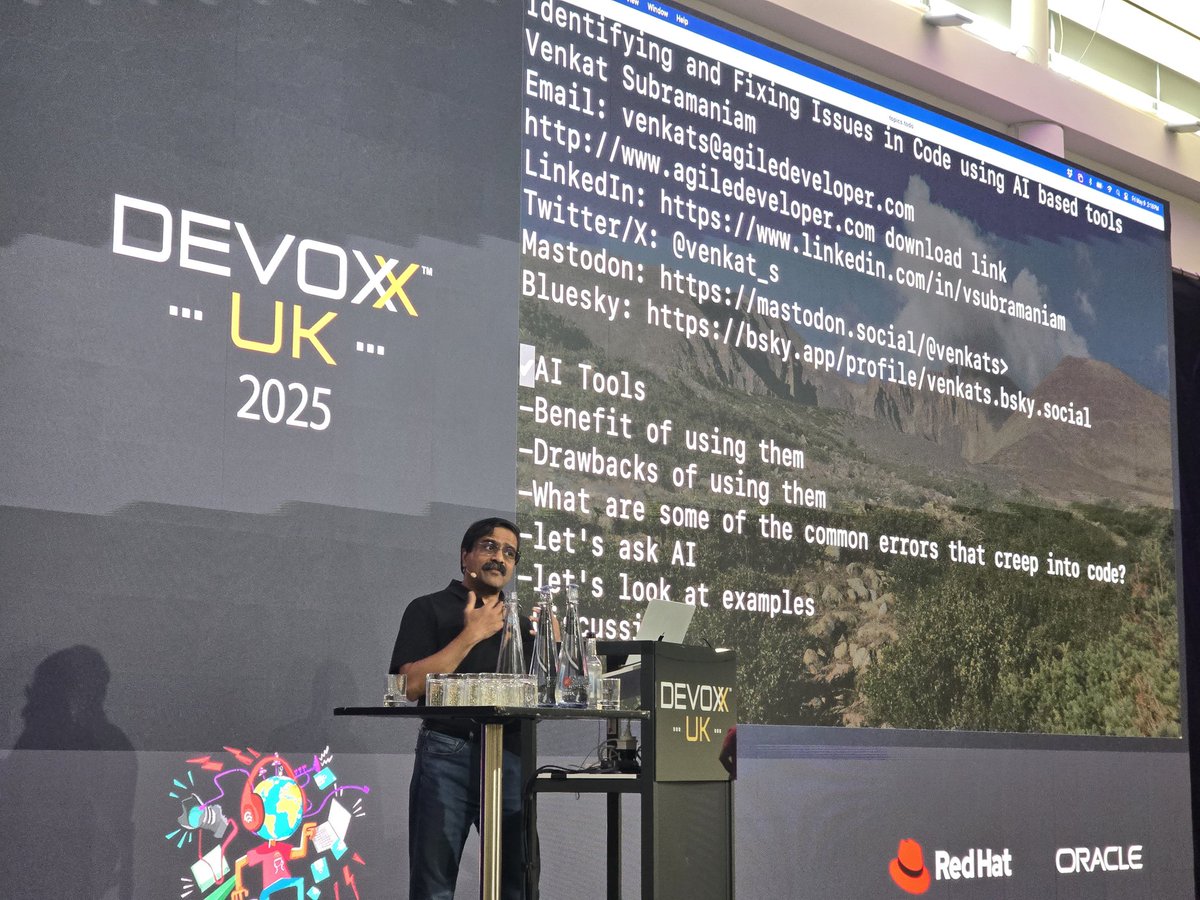 antetmc2's tweet image. Always awesome seeing the amazing @venkat_s who had an awesome talk about how to use AI for finding code issues. Really great example based talk full of insights! 💡💡💡🙌 @DevoxxUK #DevoxxUK #conference #development