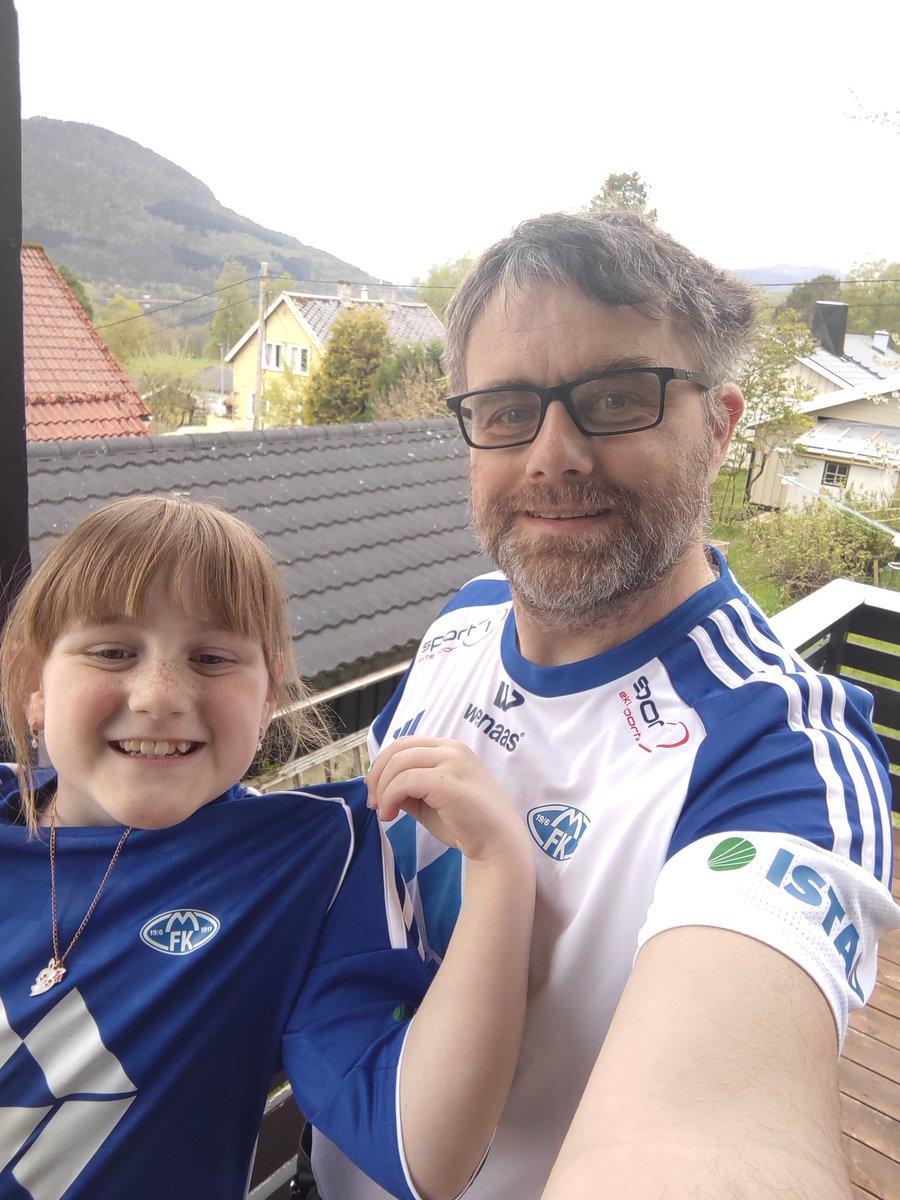 Vi markerer #fotballtrøyefredag
Vipps <a href="/Barnekrfor/">Barnekreftforeningen</a> på nr 4422