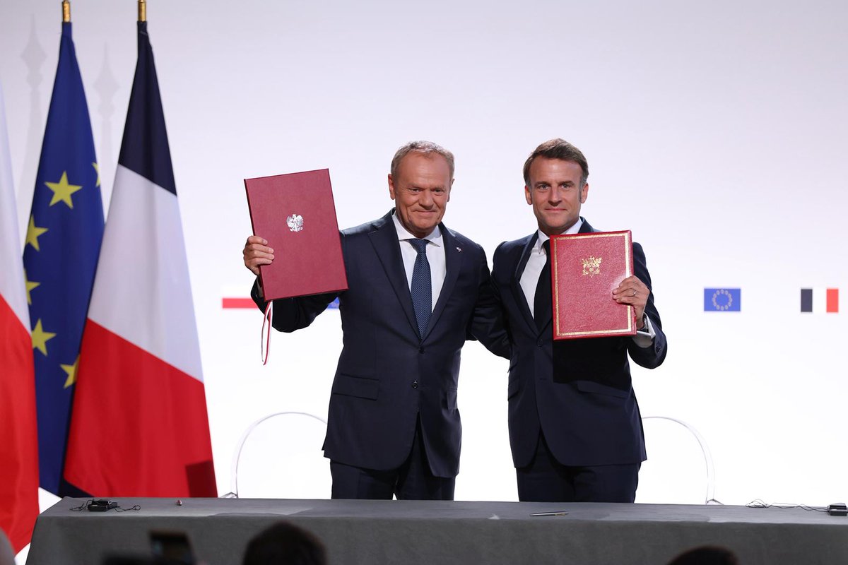 Kancelaria Premiera (@premierrp) on Twitter photo 📍 W #Nancy, Premier @DonaldTusk i Prezydent Francji <a href="/EmmanuelMacron/">Emmanuel Macron</a> podpisali Traktat o wzmocnionej współpracy i przyjaźni między Polską a Francją. 📍 W #Nancy, Premier @DonaldTusk i Prezydent Francji <a href="/EmmanuelMacron/">Emmanuel Macron</a> podpisali Traktat o wzmocnionej współpracy i przyjaźni między Polską a Francją.