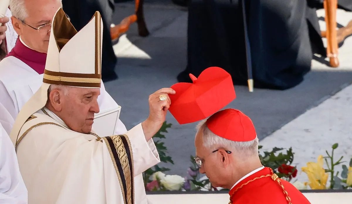 «La pace sia con voi». Con queste parole, papa Leone XIV, 267° successore di Pietro, decide di salutare i fedeli e tutto il mondo dalla Loggia delle benedizioni. Su #AtlanteTreccani, un racconto di chi è e del significato profondo delle sue prime parole: treccani.it/magazine/atlan…
