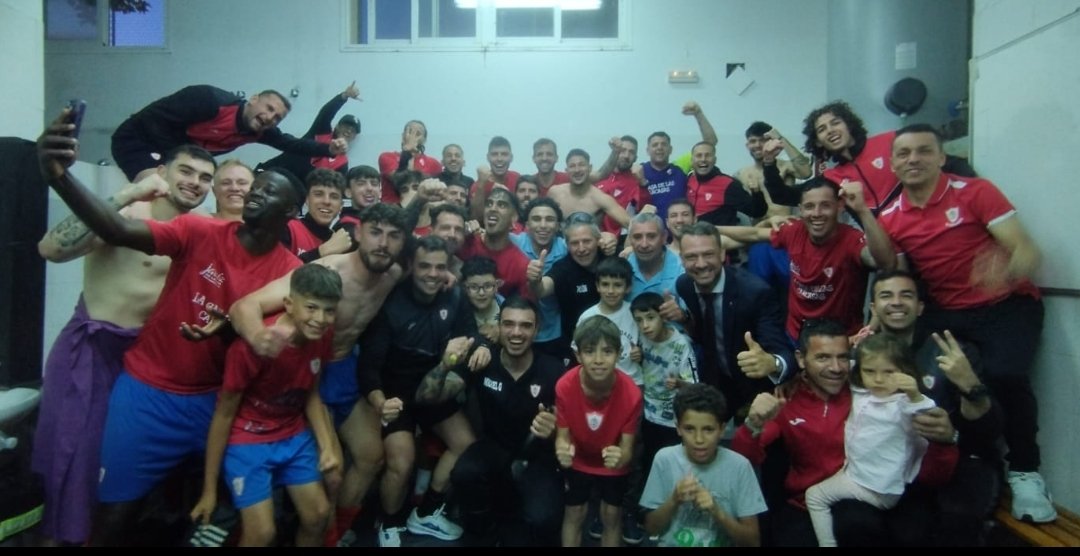 Último partido de liga para <a href="/aboulay013/">Abu</a> y #MiguelGarcía con <a href="/cfjaraiz/">Club de Fútbol Jaraíz.</a>  y con el objetivo de los playoffs conseguido, ahora a rematarlo. 
!Enhorabuena!