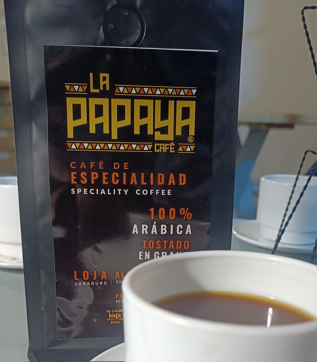 En Saraguro - La Papaya se produce buen café,  han obtenido premios como la taza de excelencia y la taza dorada que reconocen su calidad. Su riego depende de las aguas del cerro #FierroUrco q tiene 27 mil hectáreas concesionadas para minería a gran escala 

Esto está en riesgo!