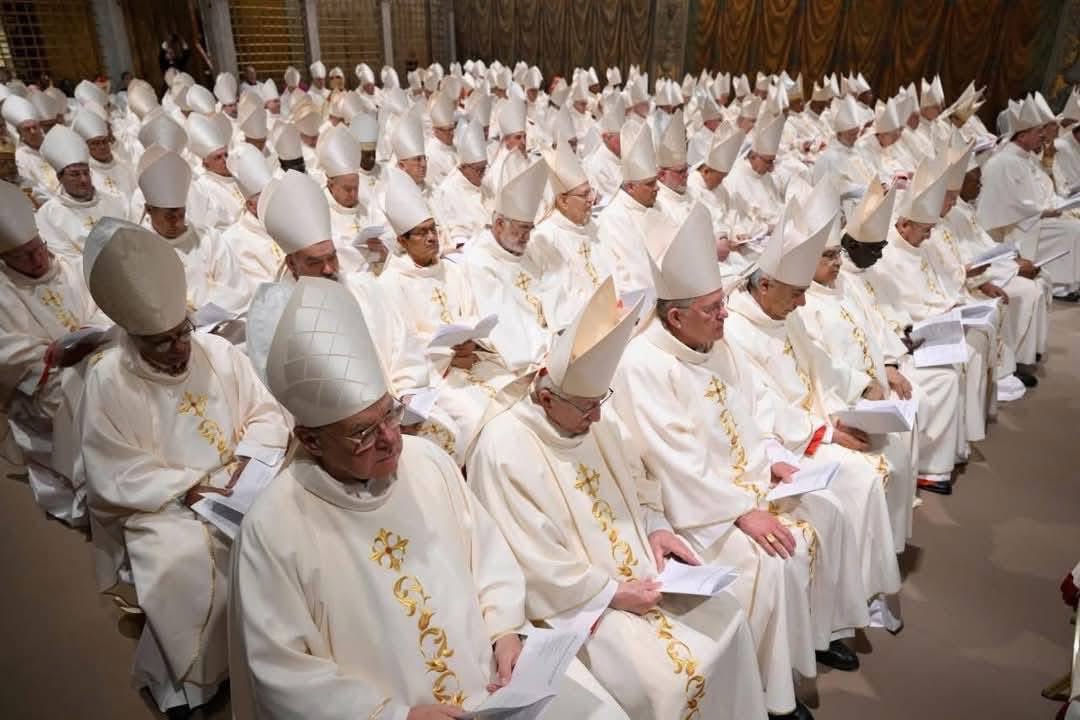 Su Santidad el Papa Leon XIV oficia su primera Santa Eucaristía como sucesor de San Pedro acompañado del colegio de Cardenales en la ciudad de Vaticano.