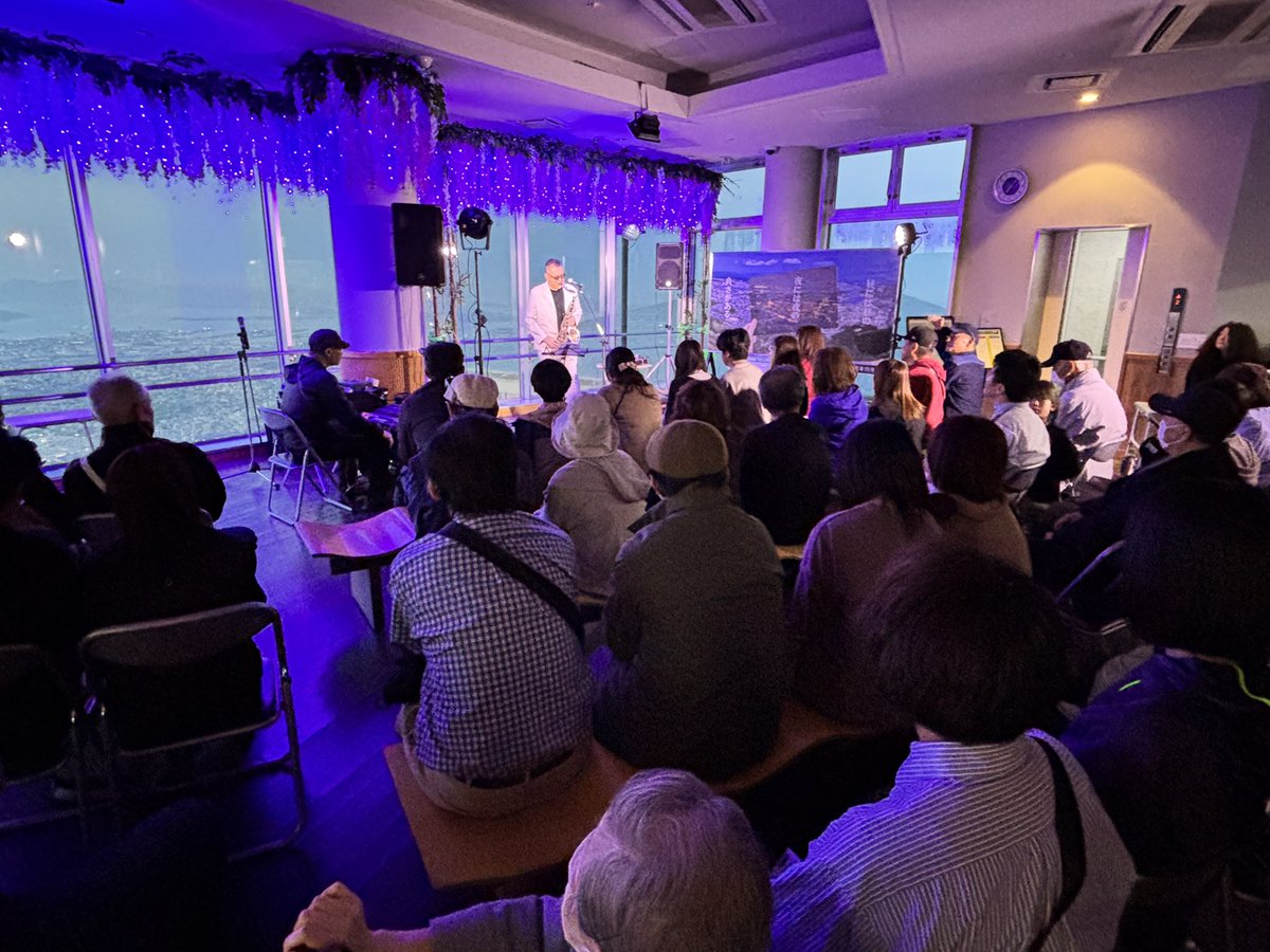 sarakuracable's tweet image. 2025.5.4.sun
皿倉山GWスペシャルライブ
今年もサックス奏者「田中邦和」さんに出演していただきました😊
全国で大活躍中の田中さんのサックス独奏は、圧巻されました✨
またよろしくお願いします🙏✨
kuni-kuni.net
#皿倉山ケーブルカー
#皿倉山GWスペシャルライブ
#田中邦和