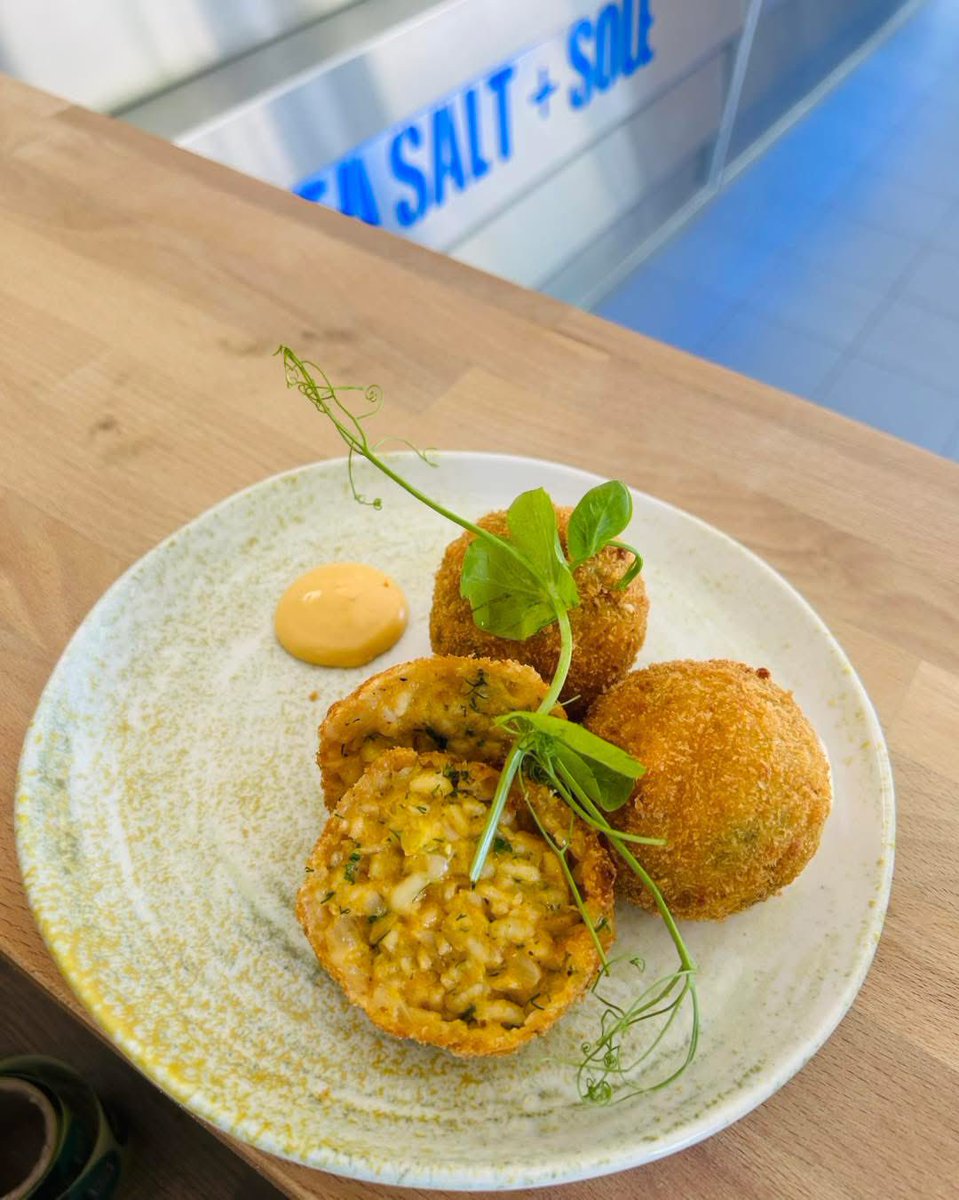 Weekend sunny special of Seafood Arancini 😊
Balls of risotto stuffed with a mix of monkfish, king prawns, langoustines, smoked haddock and Atlantic prawns. Mixed together with herbs and mozzarella. Served with  lobster bisque hollandaise sauce.

Available at Dyce.
