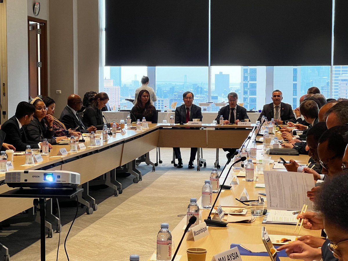 Seizo Onoe (@itutsbdirector) on Twitter photo Honored to brief ambassadors at #AIforGood lunch in New York. With 10,000+ participants expected, the 2025 Global Summit will unite governments, industry & UN partners to shape AI for humanity. Grateful to <a href="/JapanMissionUN/">Japanese Mission UN</a> for co-hosting this important gathering! Honored to brief ambassadors at #AIforGood lunch in New York. With 10,000+ participants expected, the 2025 Global Summit will unite governments, industry & UN partners to shape AI for humanity. Grateful to <a href="/JapanMissionUN/">Japanese Mission UN</a> for co-hosting this important gathering!