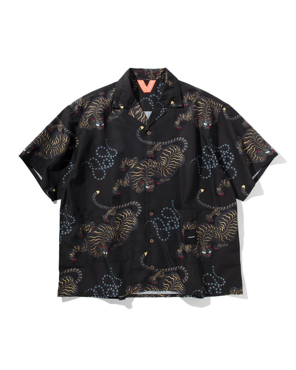3iho's tweet photo. FLATLUX × MIHO MURAKAMI
コラボレーションさせていただきました🐅
https://t.co/idHZPgquRG

5/10 release！

Bite Ss-Shirt cream, coral, black
M - XL

Exotic Black Tiger and Snake Graphic drown by Contemporary Artist MIHO MURAKAMI https://t.co/8Qn5rSxr4q