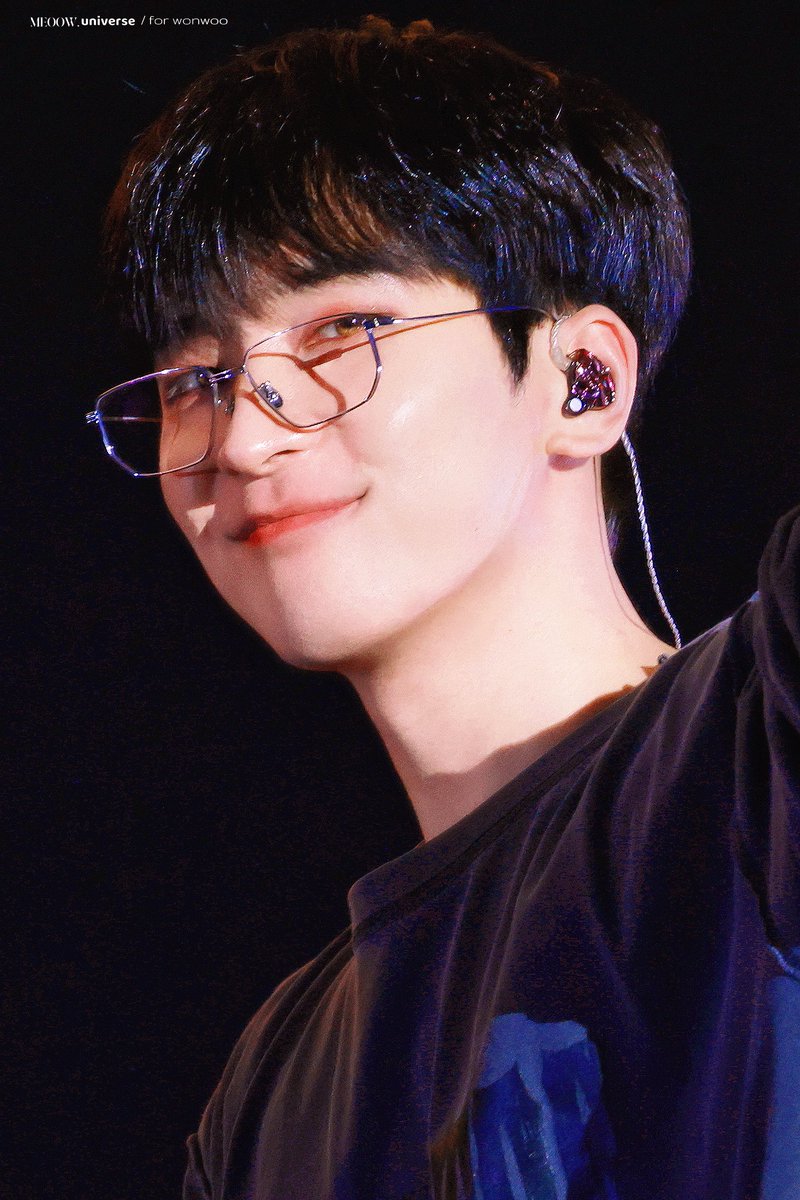 ウォヌ詰め合わせ　seventeen WONWOO ウォヌ(원우) SEVENTEEN WONWOOが2パターンの異なるカットでカバーに初登場！ | 株式 タレントカード