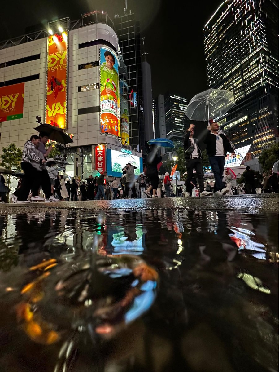 A whole bunch of fun street photography tonight with just enough rain to make the streets reflect the light at crowded Shibuya Crossing...cannot wait to edit them. This is a sneak peak. #shibuyacrossing #japan