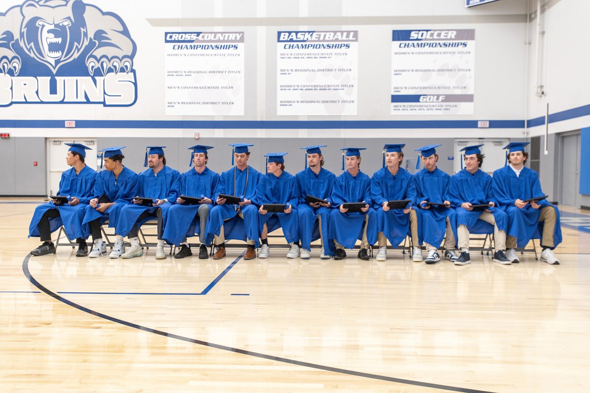 Kellogg_CC's tweet image. A dozen graduating @BaseballKellogg players were thrown a special Commencement ceremony earlier this week as the team will be playing in regionals during Commencement next Thursday. Congratulations Bruins! 

Watch for a full gallery with more photos this weekend!

#KCCBaseball