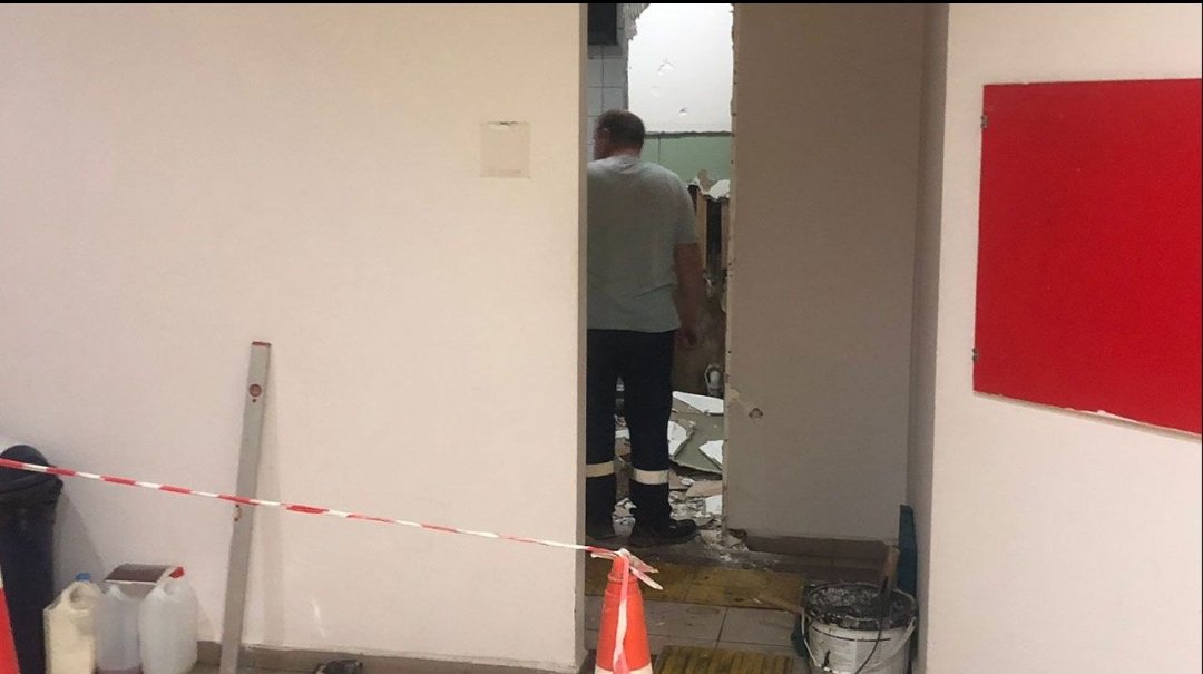 Kocaeli Üniversitesi'nde tepkilerin ardından tuvalet inşaatı başladı. Bizim ve birçok STK, belediye,siyasi partinin tuvaletin yapımını üstlenebileceklerini söylerken KOÜ’de bugün tuvalet düzenlemesinin başladığı görüldü 📢