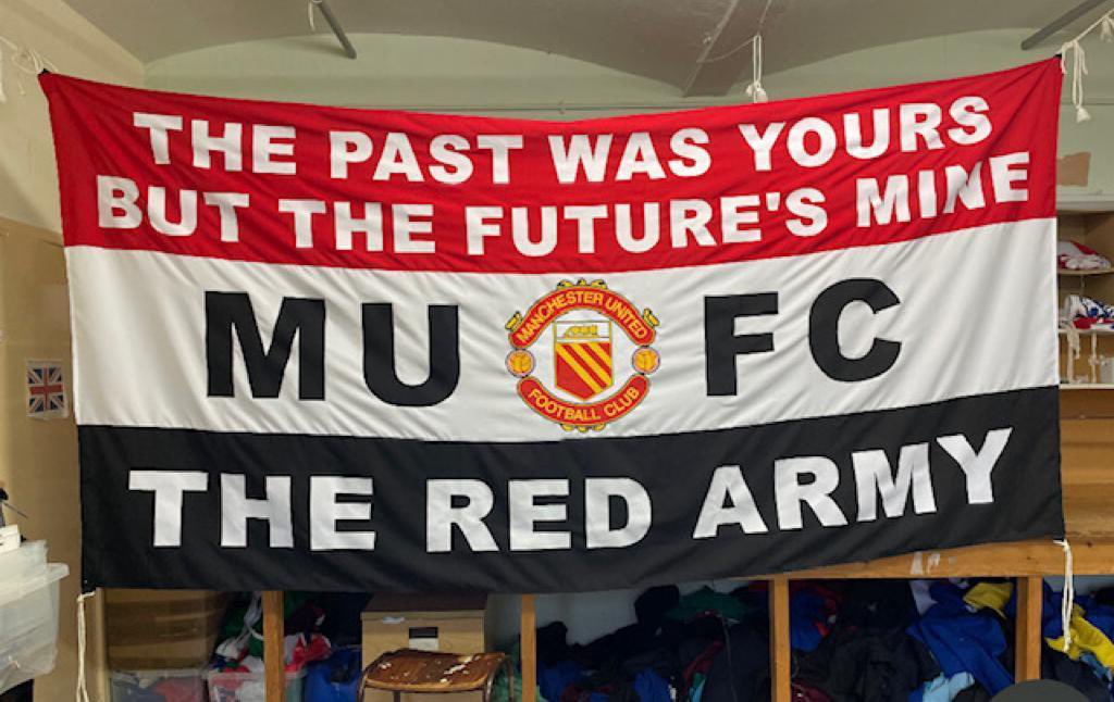 Nathan_MUFC1958's tweet image. If anyone accidentally took my flag home last night that was placed down at the bottom of W205 with all the other TRA flags can you let me know or someone from @TraMufc be good to get it back 🇾🇪🇾🇪