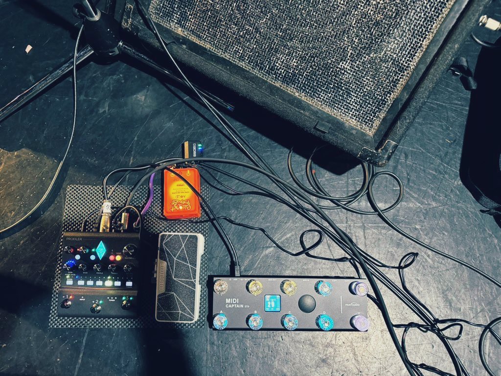 ketch_guitar02's tweet photo. dieSフロアライブありがとうございました!
耳キーンな感じでとても楽しかったです!
来週月曜日はluinで出演させて頂きます。
よろしくどうぞ!
#kemper #hotone #boss #conisis #MIDICaptain https://t.co/QgPsW9Jjdi