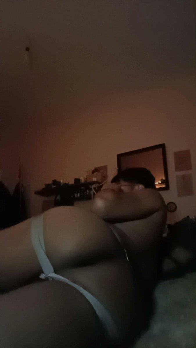 Wey, un novio con quien coger diario, hacer contenido y mandarle fotos de mi colita es lo q necesito🔥🫣🍑