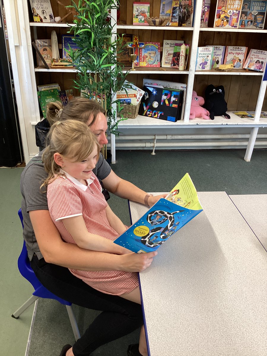 It is wonderful to see our children sharing their love of books with their parents.
#ParentsAsPartners