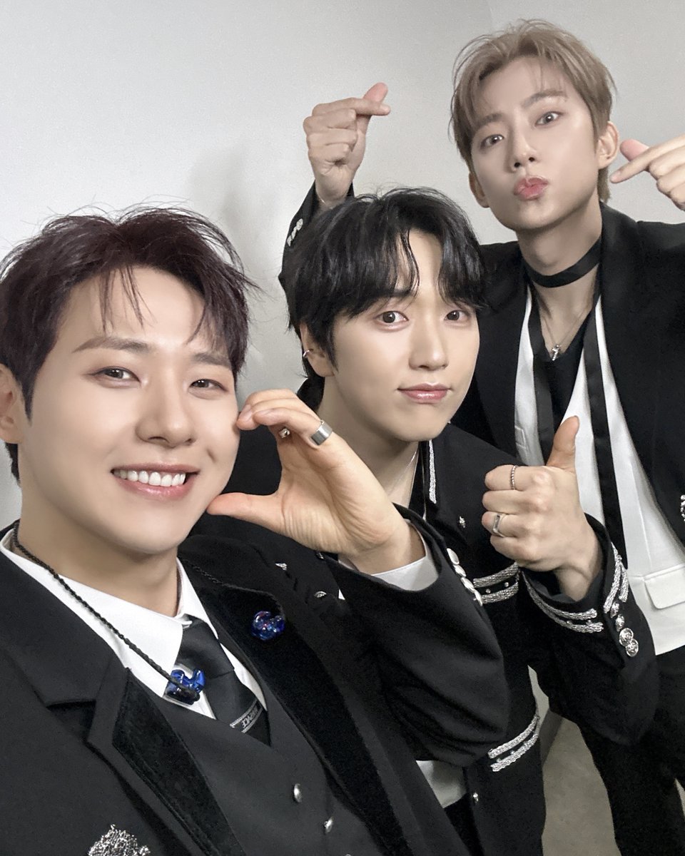_B1A4OFFICIAL's tweet photo. [#B1A4Story] 2025 B1A4 CONCERT [Singularity] 1일차 📸

오랫동안 기다려 온 B1A4의 'Singularity' 콘서트 어떠셨나요?🎤
바나들이 좋아할 무대들 열심히 준비했습니다✨
B1A4의 원동력은 언제나 BANA💚🐻🐥🐶🍌💚

#B1A4
#Singularity https://t.co/yYgswgIcJG