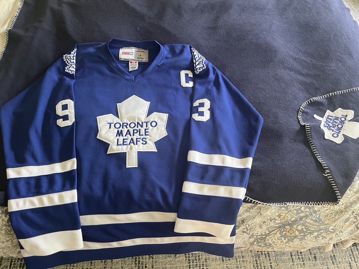 BaichwalABC7's tweet image. When I made my bed as a kid, I used to do this all the time. #LeafsForever #Game3 #StanleyCup let’s go @douggilmour