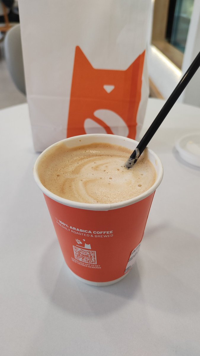 HelloDian_26's tweet photo. Moment salah...

Bilangnya 'oat caffe latte' masnya dnger 'hot caffe latte'
Aowkwkwkkw
Mana dah ambil sedotan yg gede...

Gpp mas... Kaget aja, saya yg pnting kopi kok 😂😂 https://t.co/uN36jvwqZk