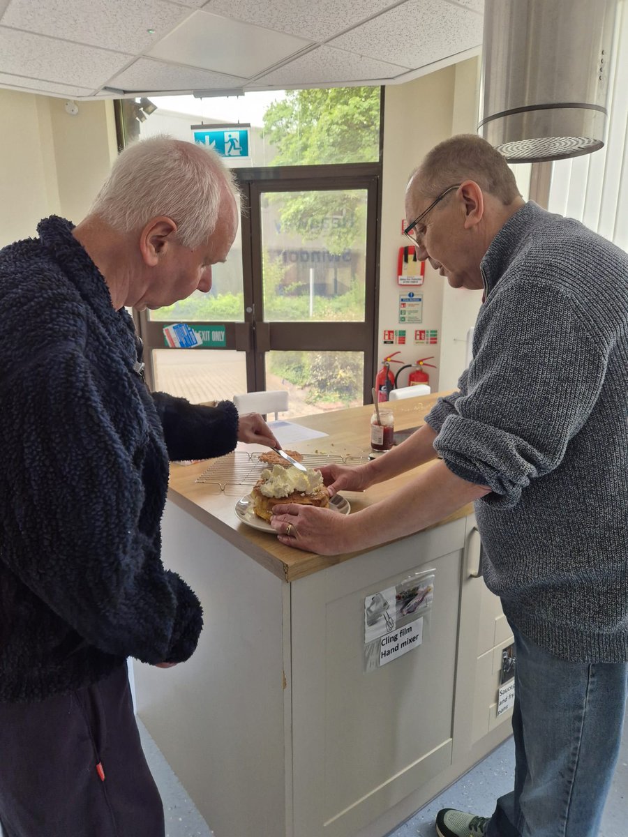 🎉🍰 To celebrate VE Day, our amazing clients baked a classic Victoria sponge — and it was absolutely delicious! 💙
We’re so proud of their effort, teamwork, and the tasty results. 🇬🇧👏
#VEDay #BrainInjurySupport #BakingTherapy #VictoriaSponge #CelebrationTime